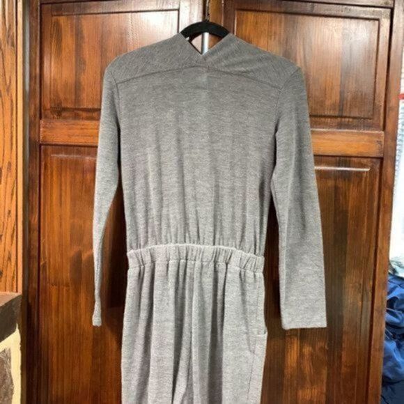Grade & Gather gray one piece pants suit v-neck romper size small - Picture 11 of 12